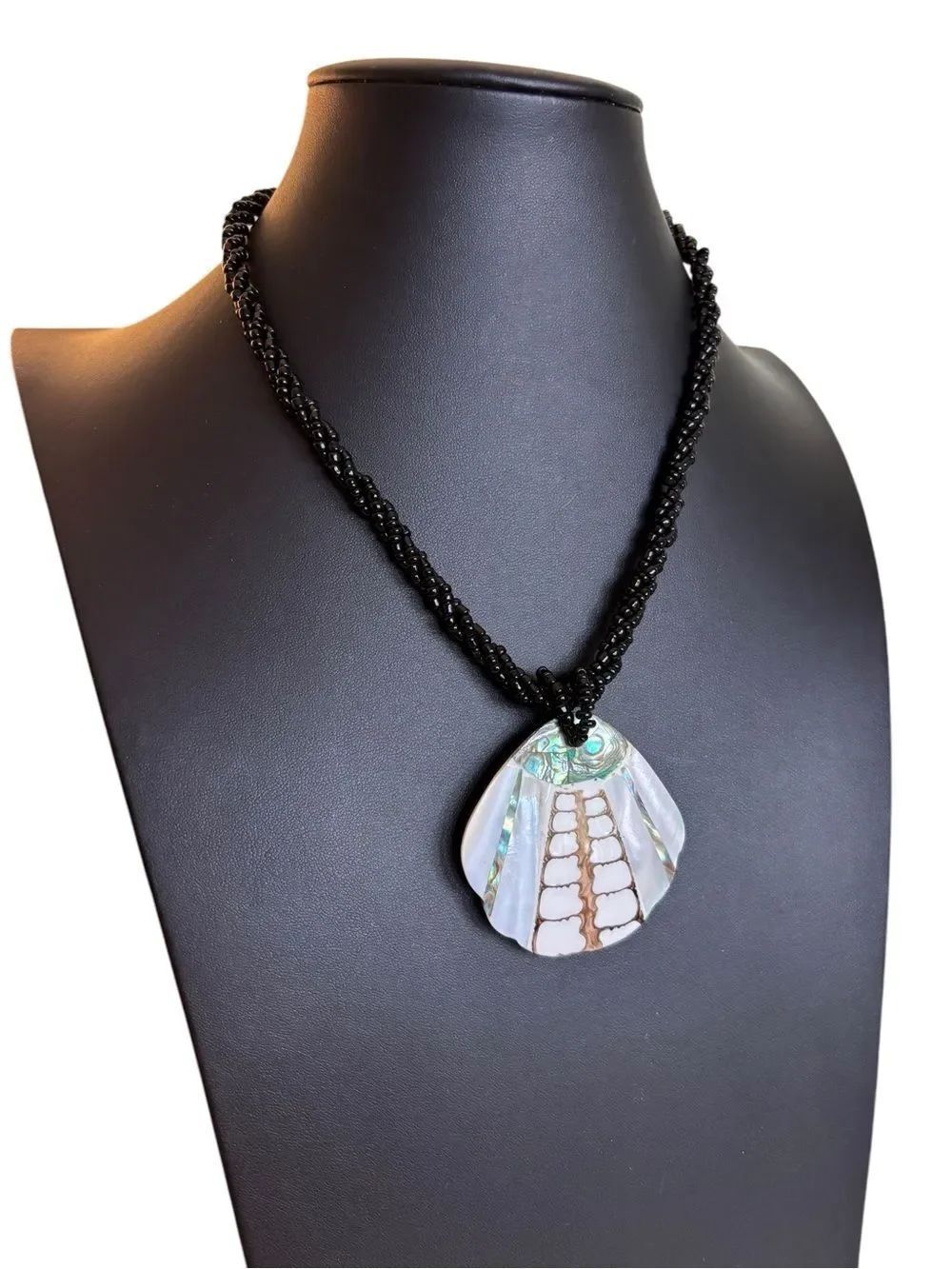 Beautiful Inlaid Fan Shell Pendant Necklace Featuring Mother-Of-Pearl & Abalone - Picture 2 of 6